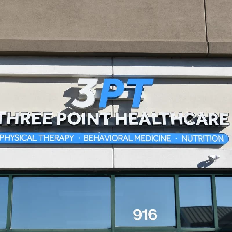Exterior signage of the 3PT Glen Ellyn physical therapy clinic at 918 Roosevelt Road, suite 916.